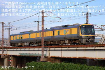 byトリ・ムネニク