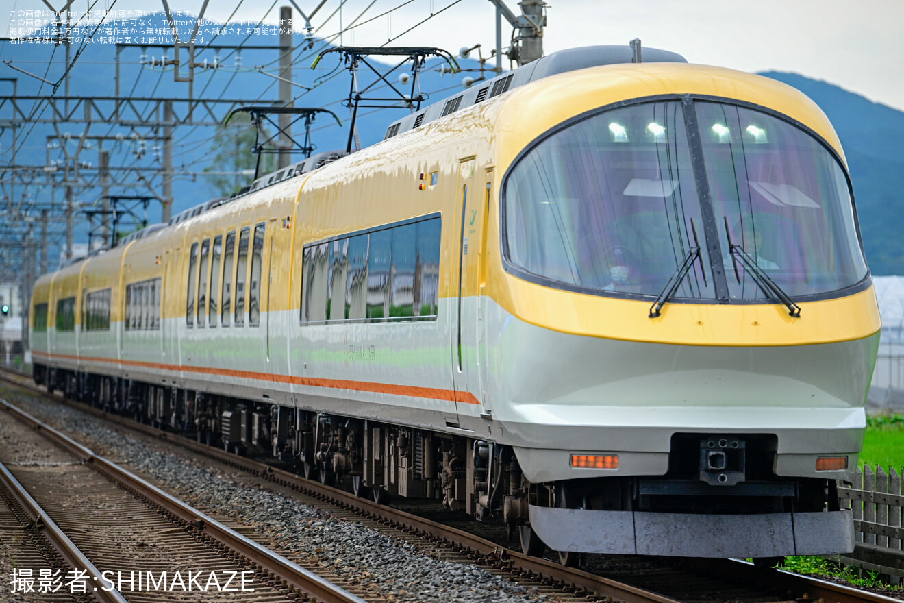 【近鉄】大阪難波行特急 定期運行開始100回目記念で伊勢志摩ライナーが天理線への拡大写真