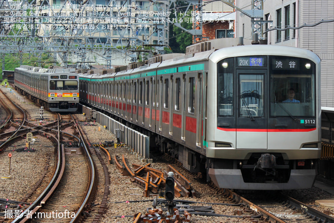 【東急】輸送障害の影響で田園都市線で渋谷行が運転を溝の口駅で撮影した写真