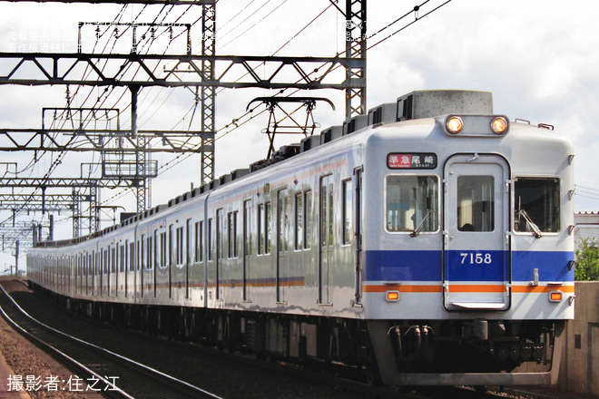 【南海】7100系8両による「赤準急」尾崎行きが運転を泉大津〜忠岡で撮影した写真