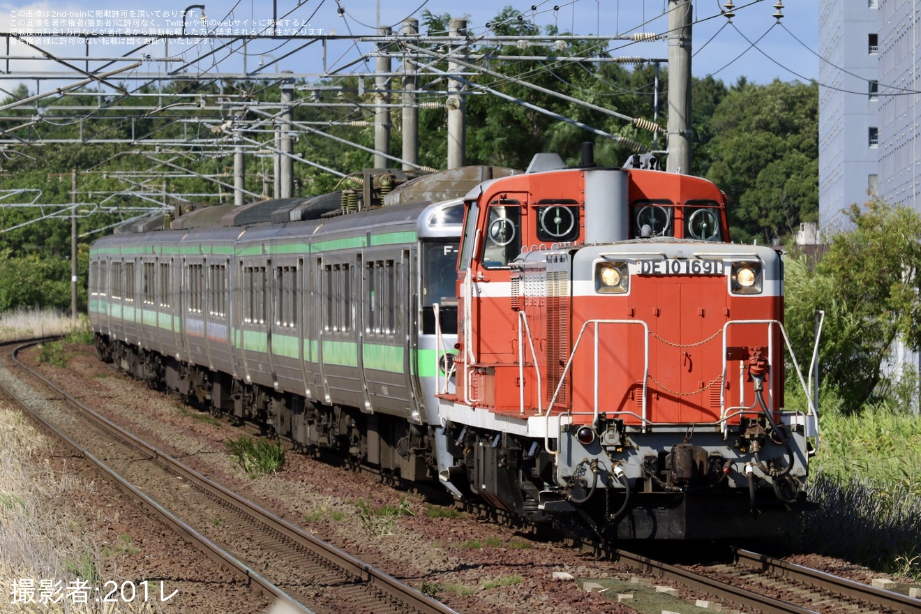 【JR北】DE10-1691牽引で721系F-4103+F-4203編成を救援回送の拡大写真