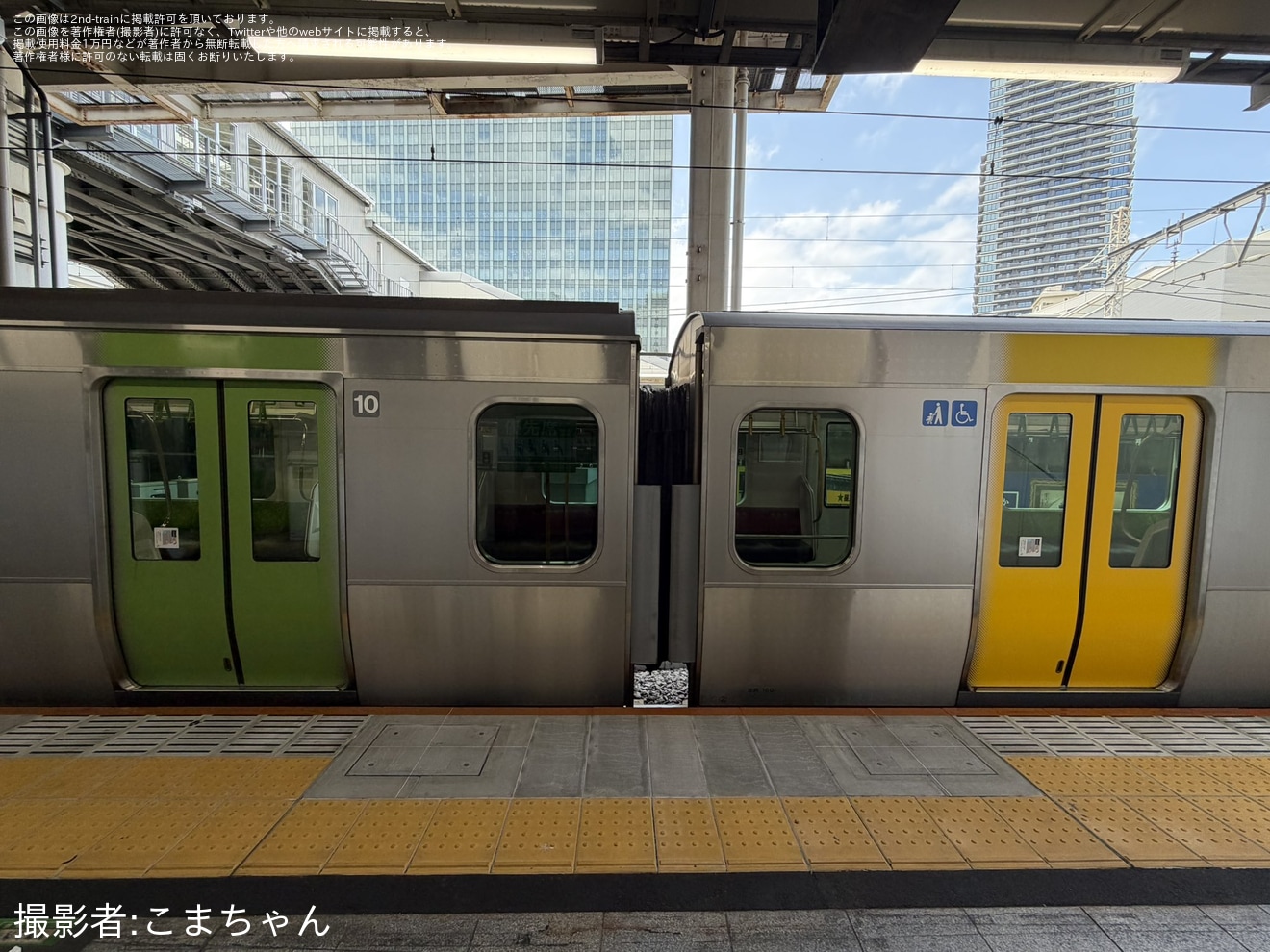 【JR東】E235系トウ33編成が中央・総武緩行線転用改造のため構内入換の拡大写真