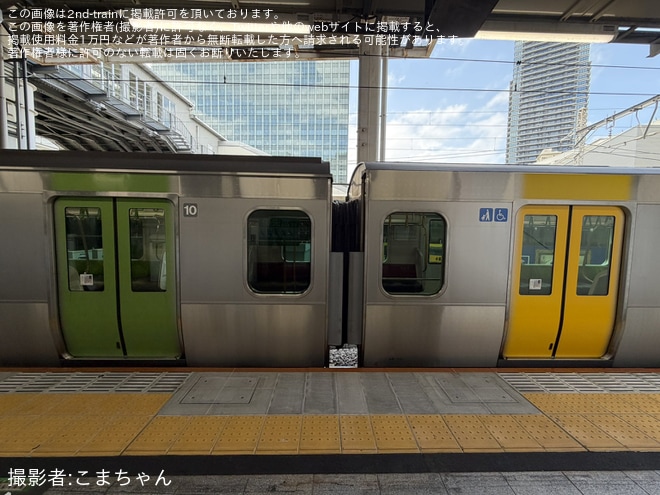 【JR東】E235系トウ33編成が中央・総武緩行線転用改造のため構内入換を大崎駅で撮影した写真