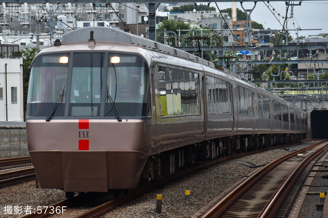 【小田急】特急ロマンスカー「臨時61号」が30000形「EXE」10両編成で運転の拡大写真