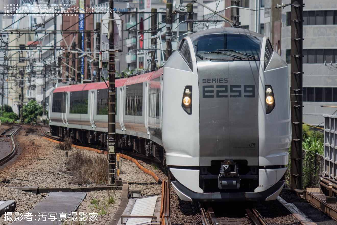 【JR東】E259系クラNe008編成 大宮総合車両ベース出場回送の拡大写真