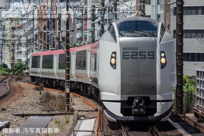 【JR東】E259系クラNe008編成 大宮総合車両ベース出場回送を不明で撮影した写真