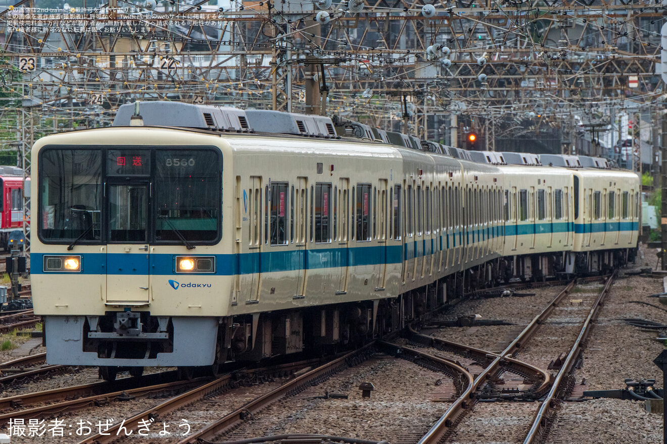 【小田急】8000形8260F(8260×6)喜多見電車基地まで臨時回送の拡大写真