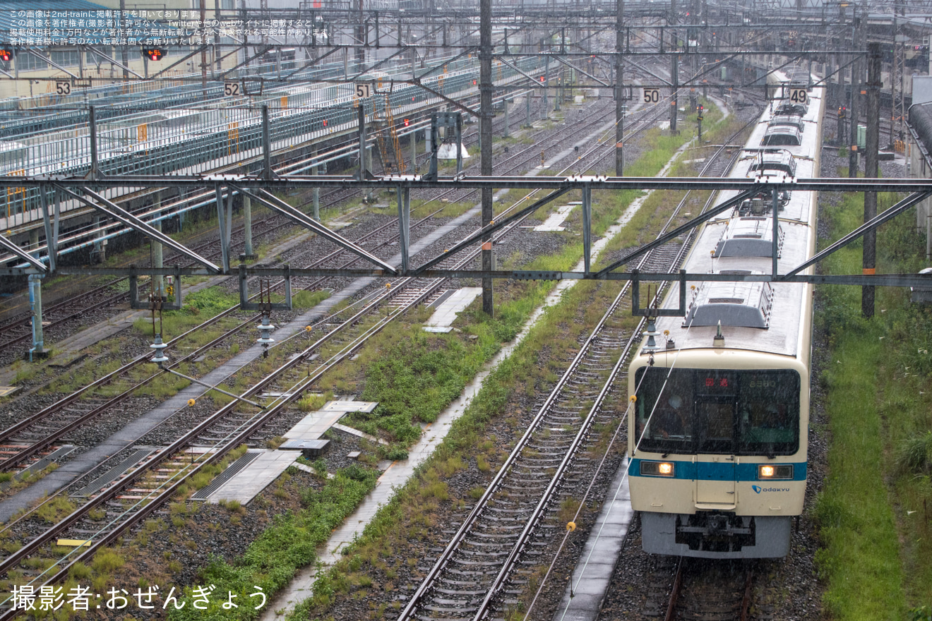 【小田急】8000形8260F(8260×6)喜多見電車基地まで臨時回送の拡大写真