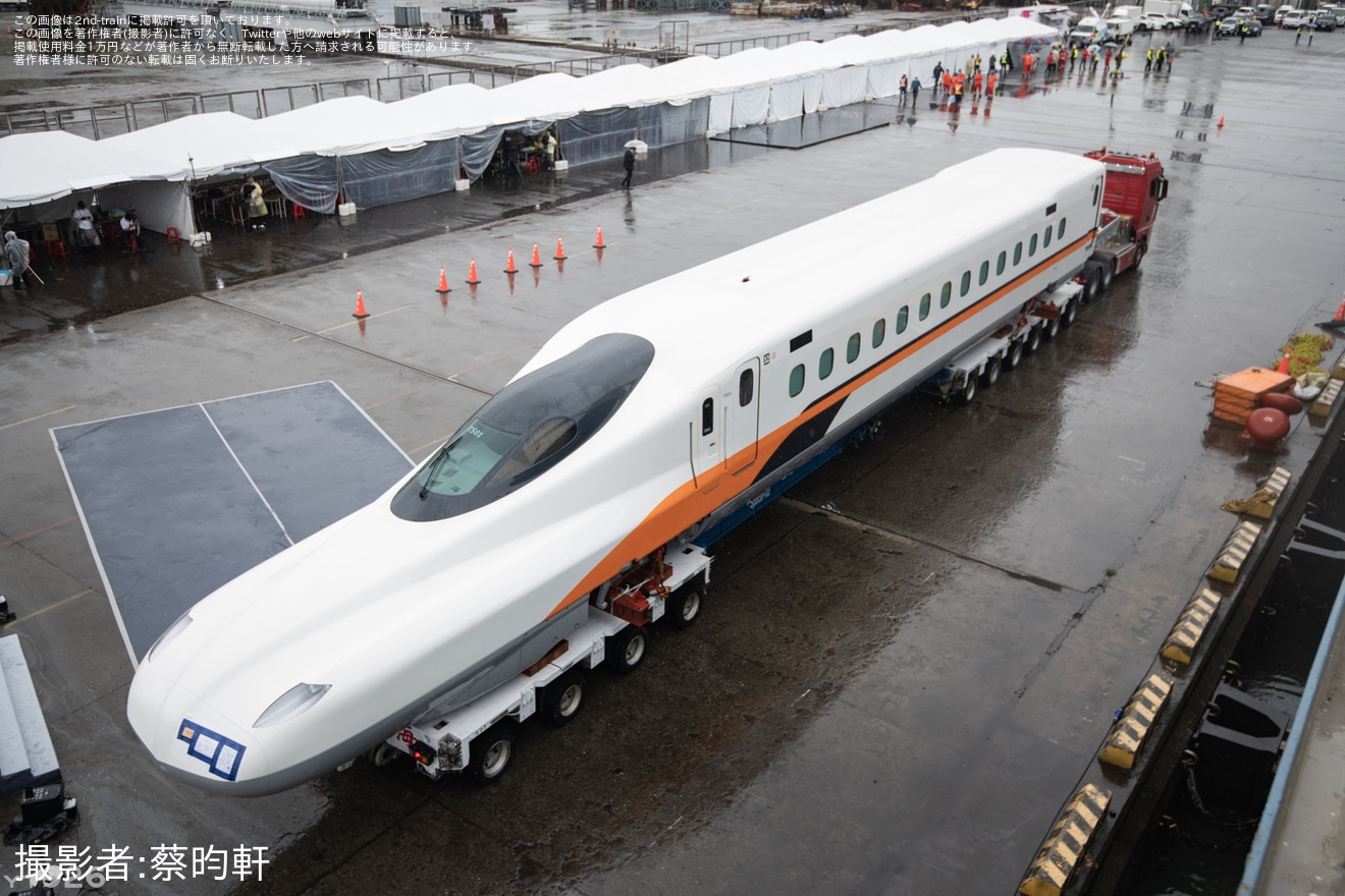【台湾高鐵】N700ST TS01編成12号車が台湾・高雄港に到着の拡大写真