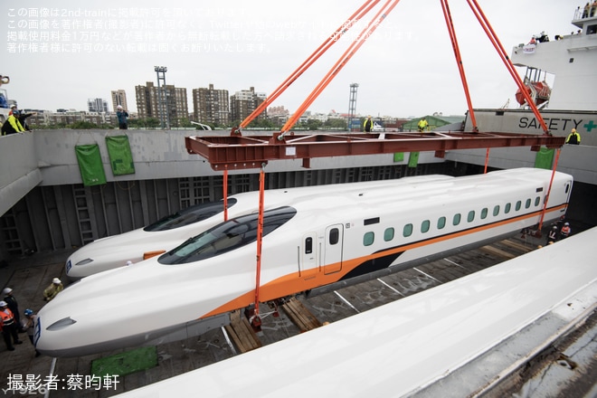 【台湾高鐵】N700ST TS01編成12号車が台湾・高雄港に到着を不明で撮影した写真