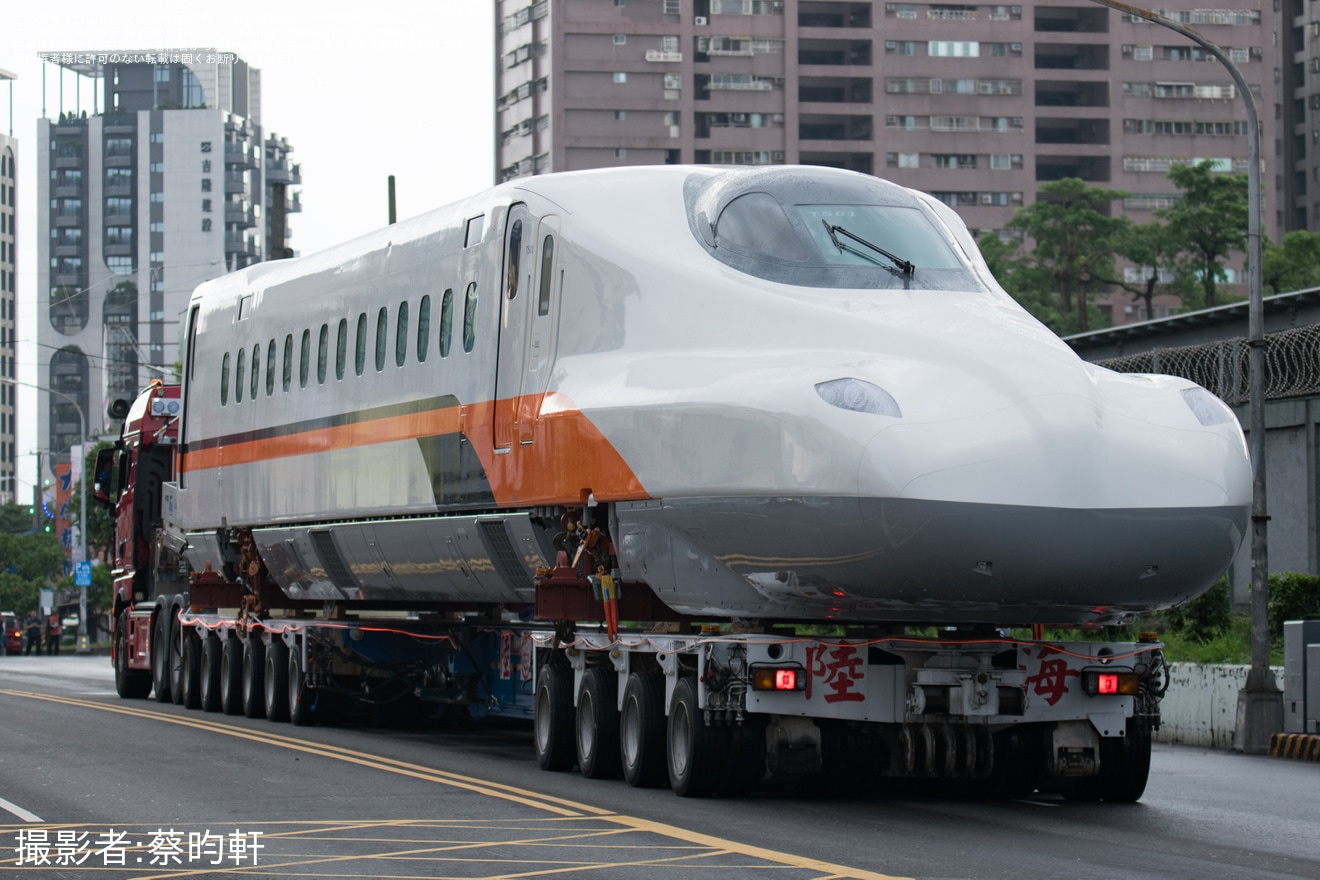 【台湾高鐵】N700ST TS01編成12号車が燕巣総機廠へ陸送の拡大写真