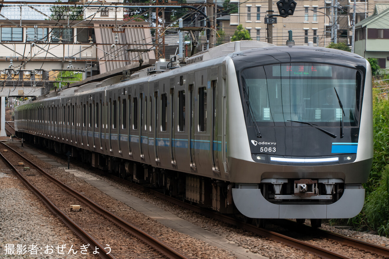 【小田急】5000形5063Fが検測装置を使用して試運転の拡大写真