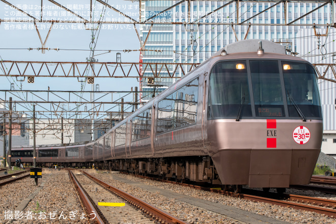 【小田急】EXE30000形就役30周年記念ツアーで早朝撮影会を海老名電車基地で撮影した写真