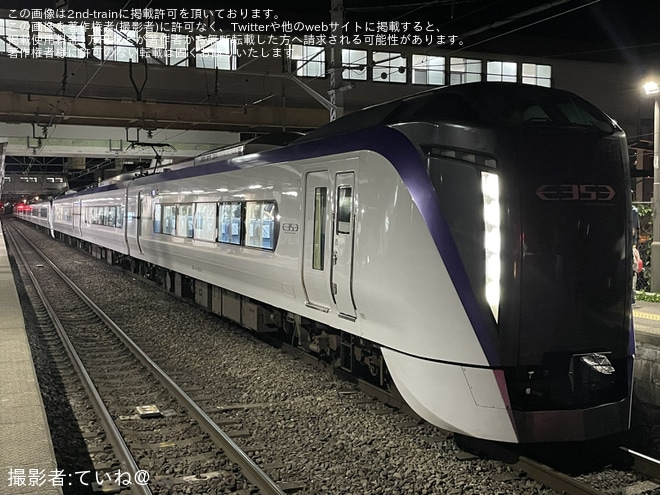 【JR東】E353系による臨時特急「諏訪湖花火大会号」を運行を不明で撮影した写真