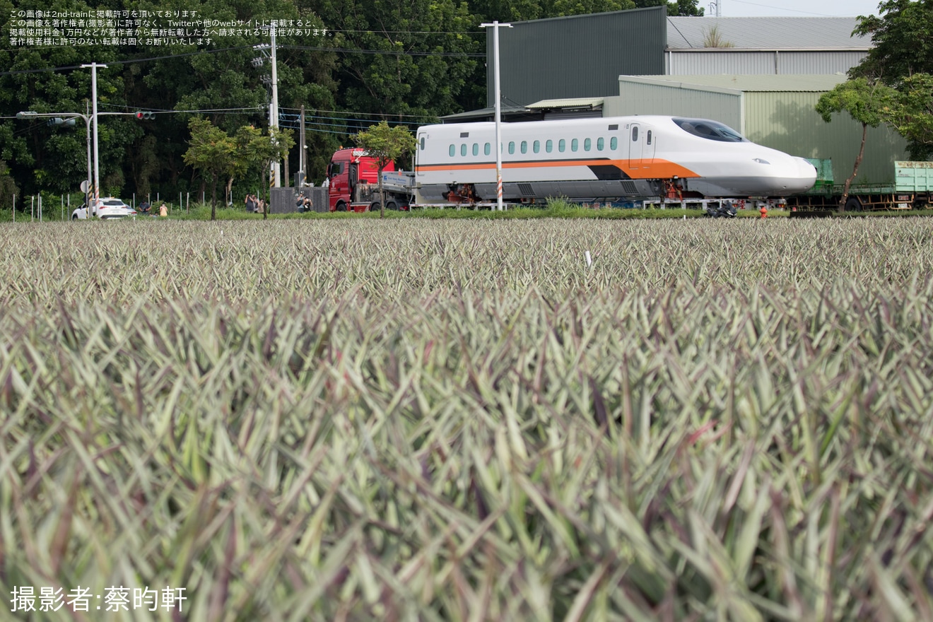 【台湾高鐵】N700ST TS01編成12号車が燕巣総機廠へ陸送の拡大写真