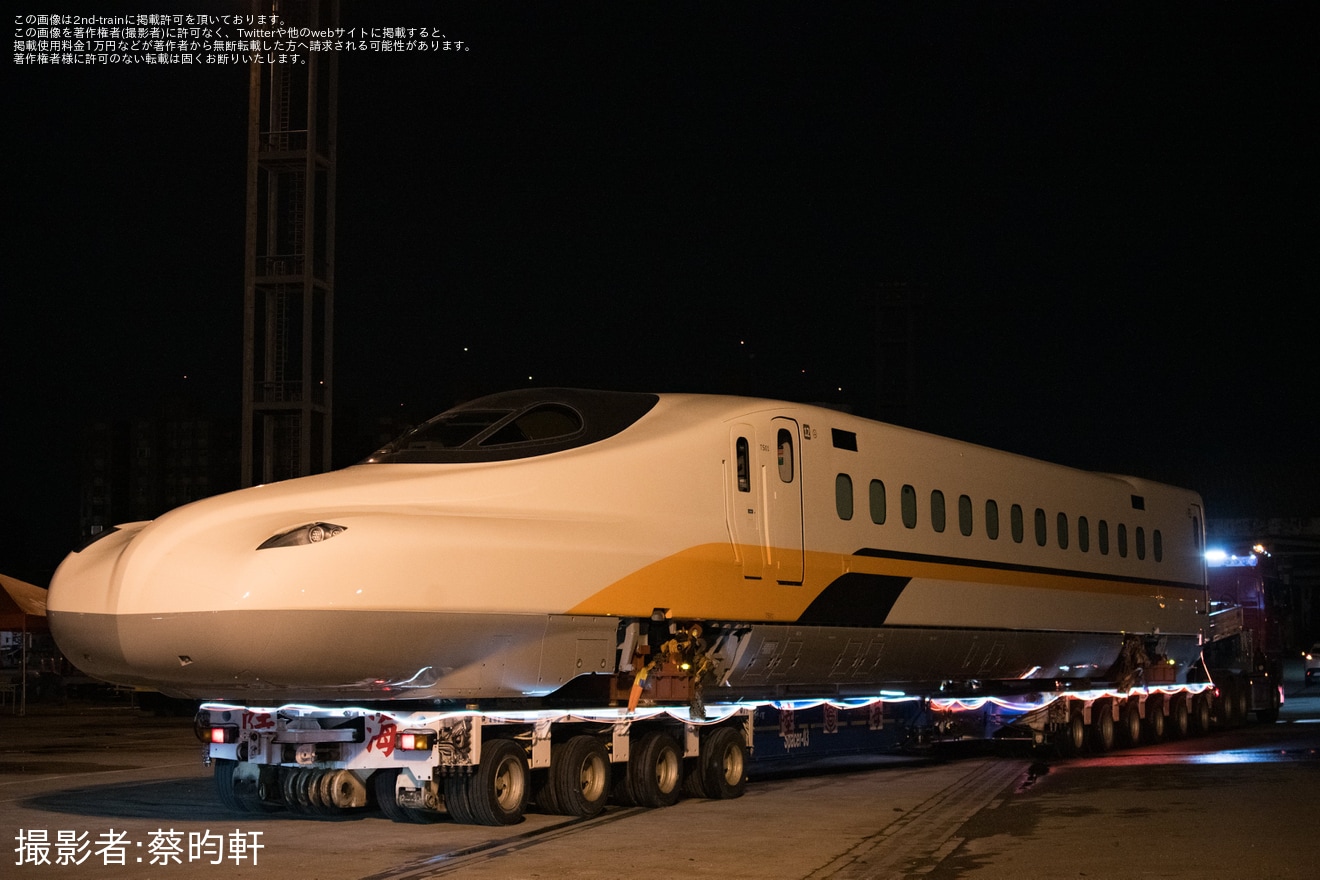 【台湾高鐵】N700ST TS01編成12号車が燕巣総機廠へ陸送の拡大写真