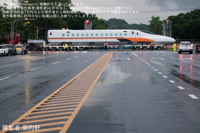 【台湾高鐵】N700ST TS01編成12号車が燕巣総機廠へ陸送（3枚目）
