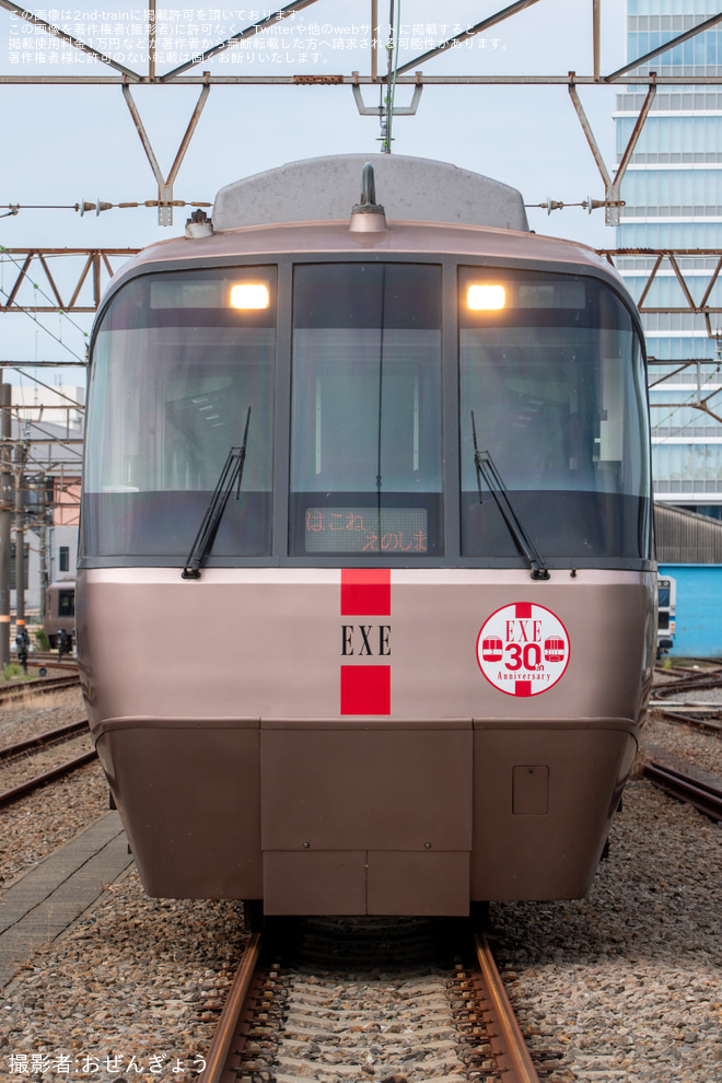 【小田急】EXE30000形就役30周年記念ツアーで早朝撮影会を海老名電車基地で撮影した写真