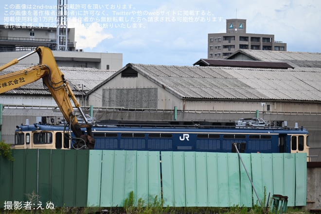 【JR東】EF65-1105が長野総合車両ベースの解体線へ移動を長野総合車両ベース付近で撮影した写真