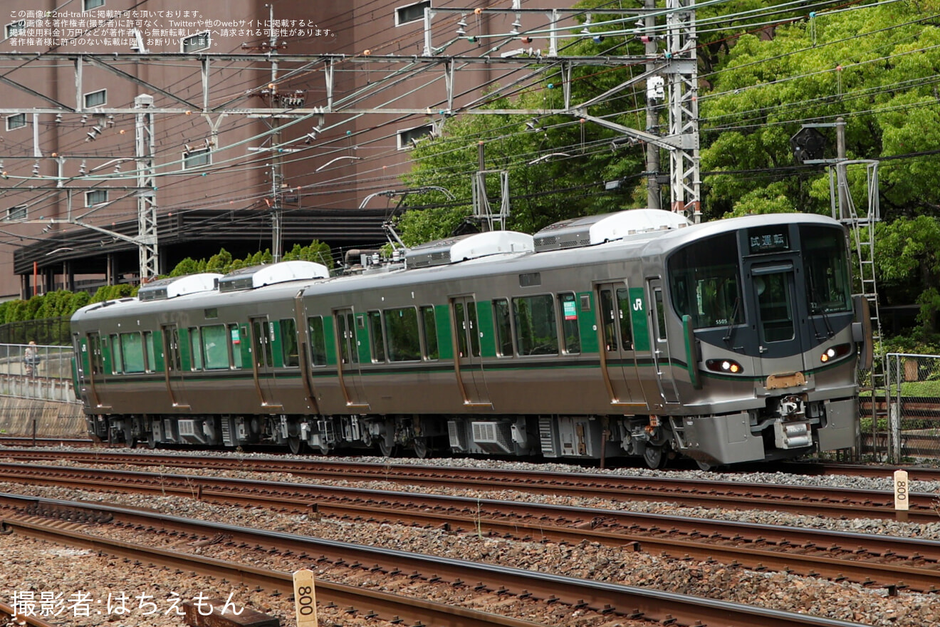 【JR西】 227系SS05編成吹田総合車両所本所出場試運転の拡大写真