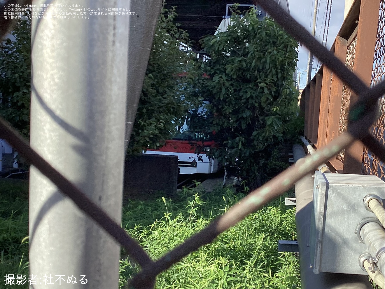 【鹿市交】1000形1014号がアルナ車両に入場の拡大写真