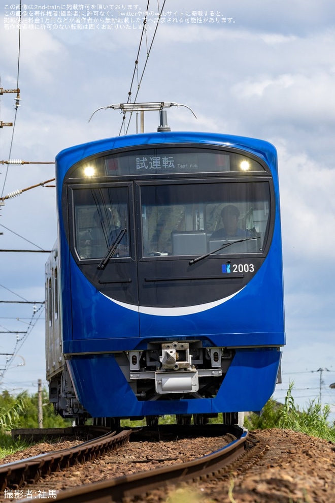 【ことでん】新型2000形2003編成が日中に本線試運転を不明で撮影した写真