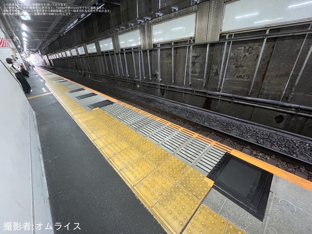 【JR東】御茶ノ水駅4番線にホームドアが設置の拡大写真