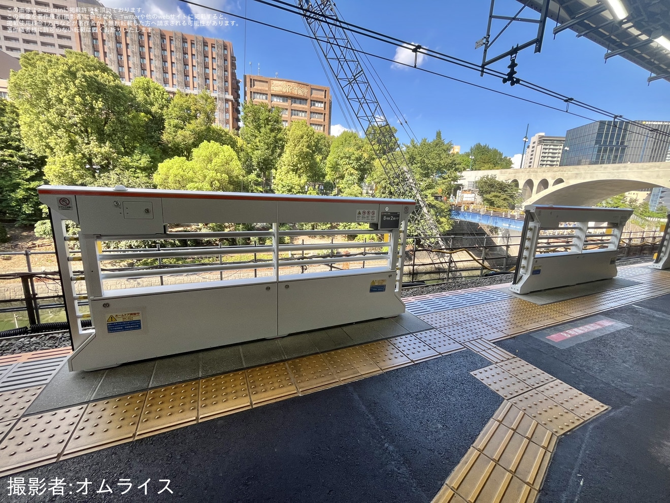 【JR東】御茶ノ水駅4番線にホームドアが設置の拡大写真
