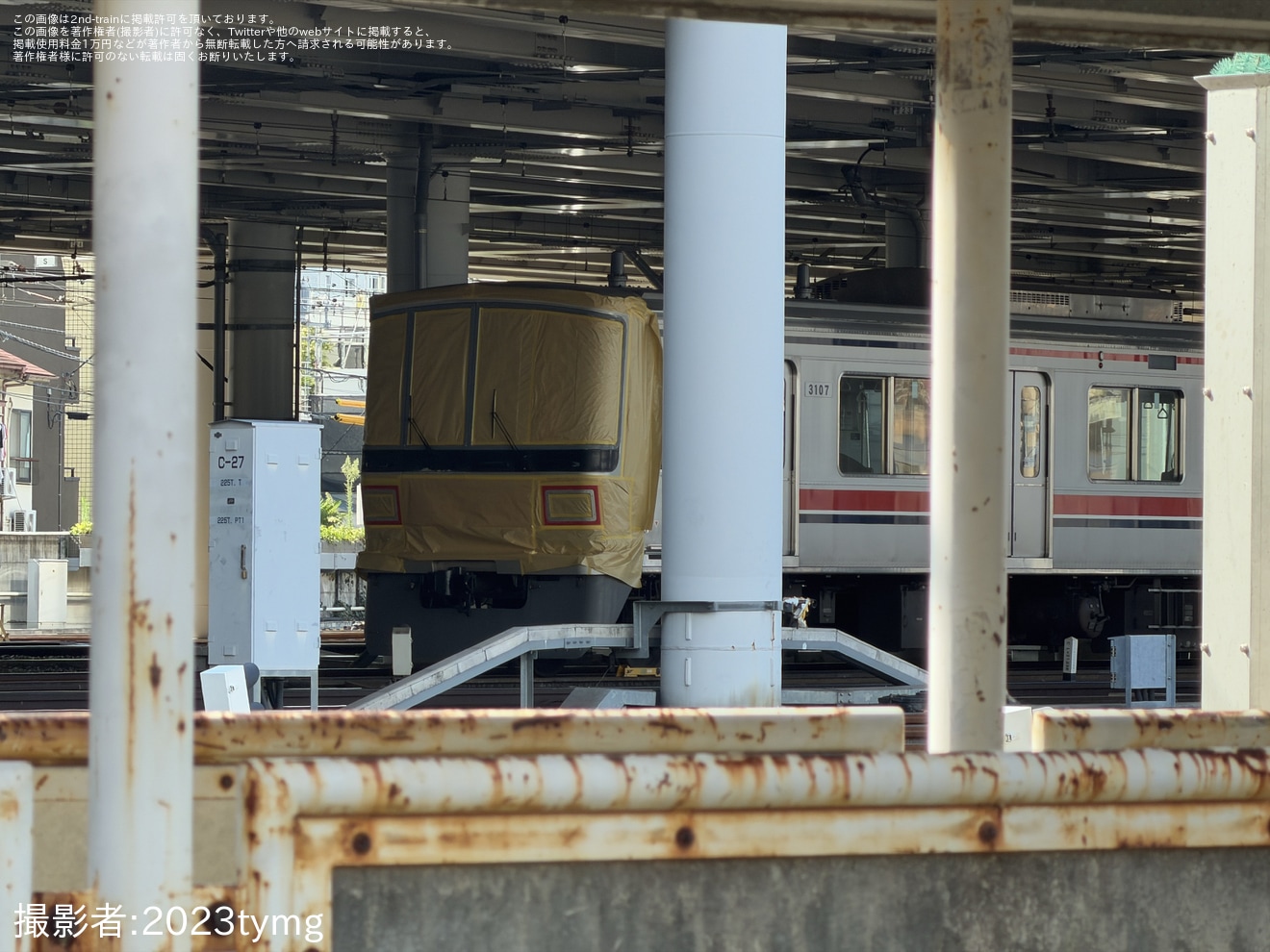 【東急】3000系3107Fでリニューアルに向けた養生作業が開始の拡大写真