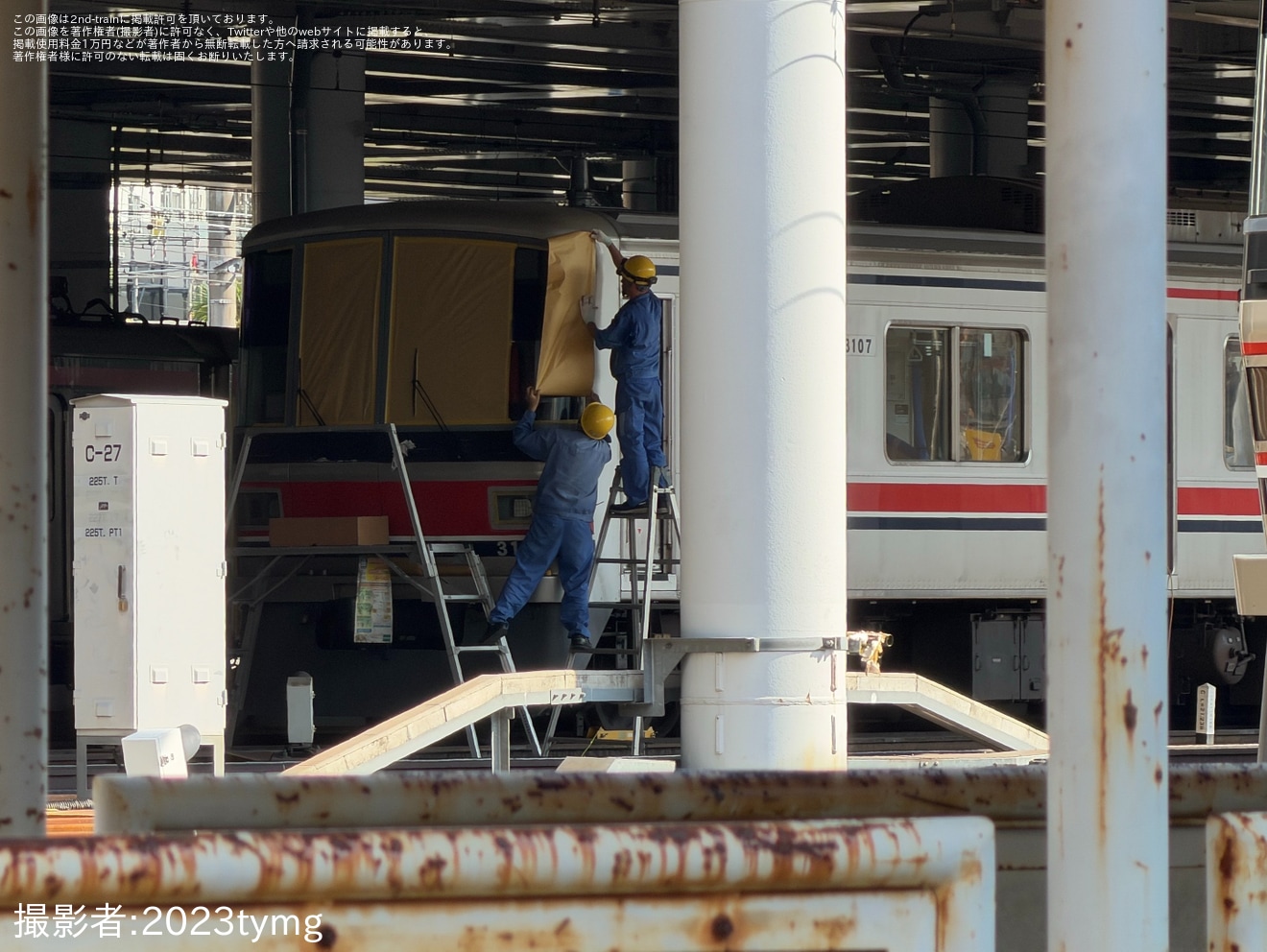 【東急】3000系3107Fでリニューアルに向けた養生作業が開始の拡大写真
