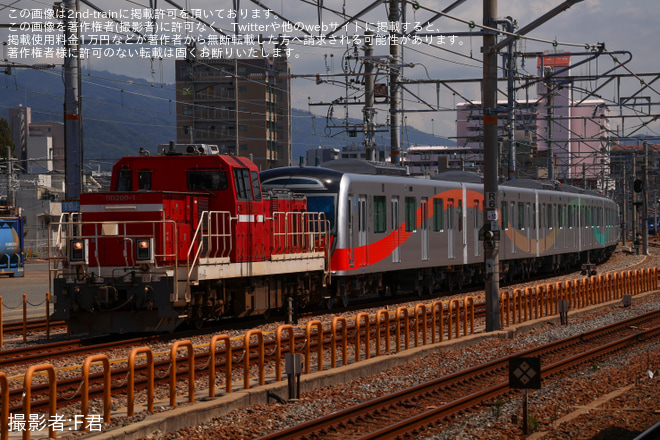 【西武】40000系48101F「トキイロ」が川崎車両を出場し甲種輸送を鷹取駅で撮影した写真
