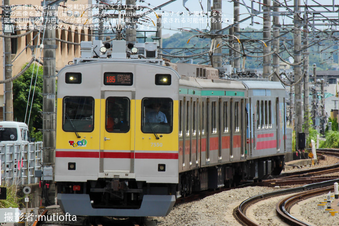 【東急】5000系5115Fのクハ5115・クハ5015が長津田車両工場出場を長津田駅で撮影した写真