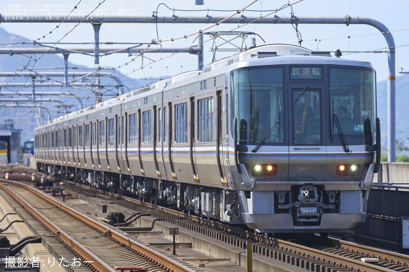 【JR西】223系W17編成 網干総合車両所本所更新工事出場試運転の拡大写真