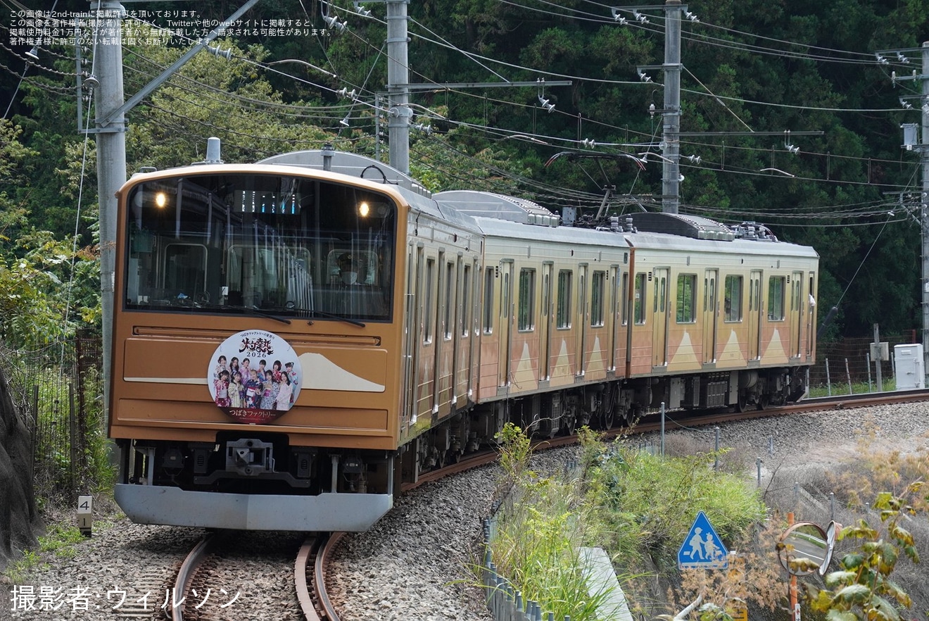 【富士山麓】6000系6701Fが「つばきファクトリー 灼熱号」仕様にの拡大写真