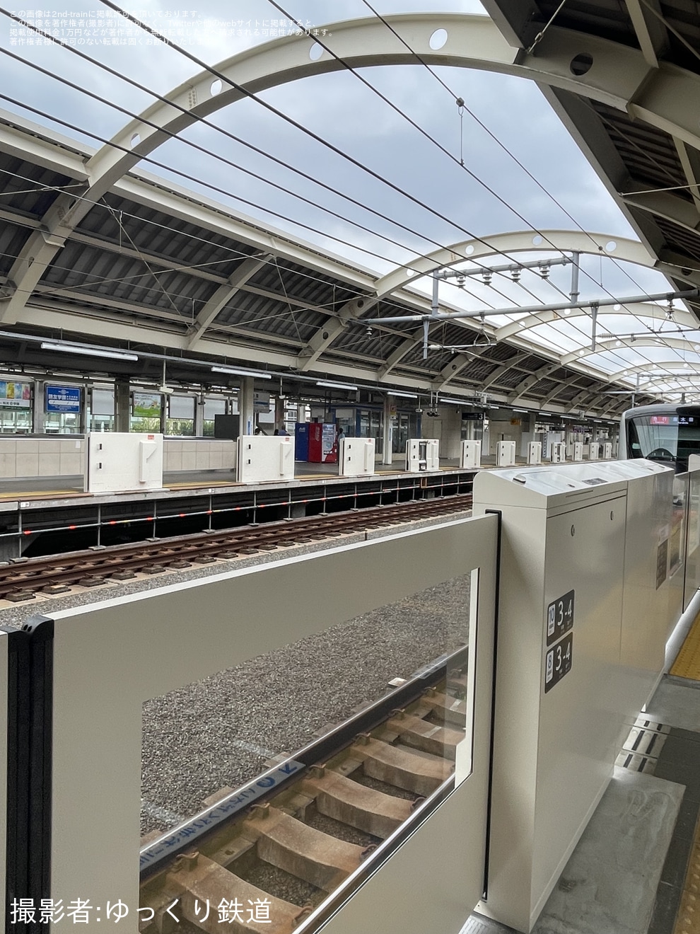 【小田急】経堂駅3番ホームにホームドアが設置の拡大写真