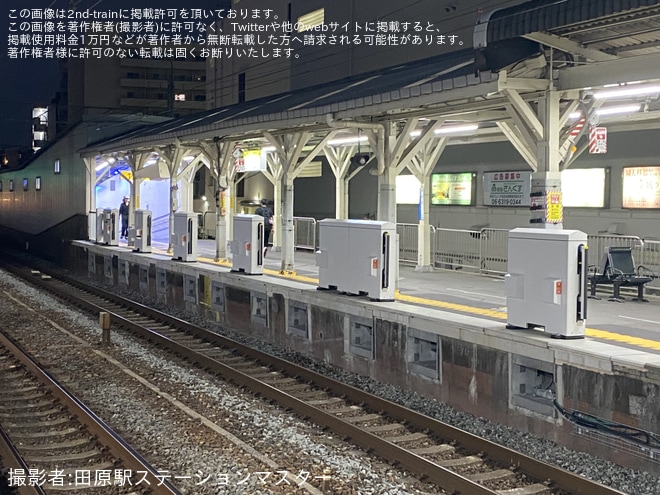 【JR西】吹田駅2番のりばに可動式ホーム柵が設置 - 吹田駅にて撮影