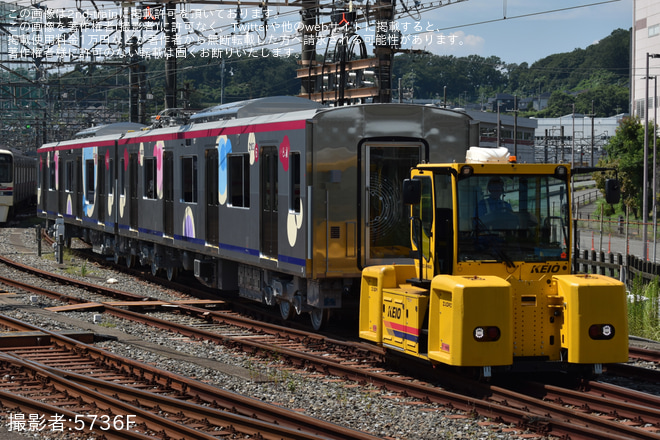【京王】2000系2703Fの2103号車、2553号車が構内入換 - 若葉台駅にて撮影