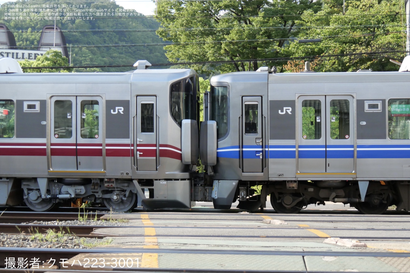 【JR西】521系U08編成吹田総合車両所本所出場回送の拡大写真