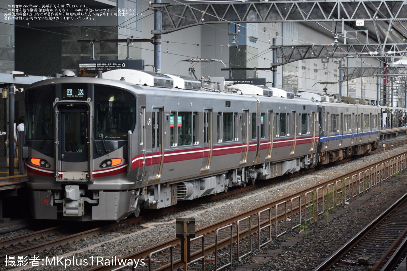 【JR西】521系U08編成吹田総合車両所本所出場回送の拡大写真