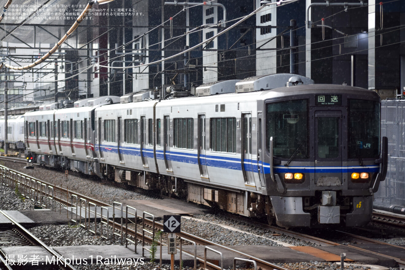 【JR西】521系U08編成吹田総合車両所本所出場回送の拡大写真