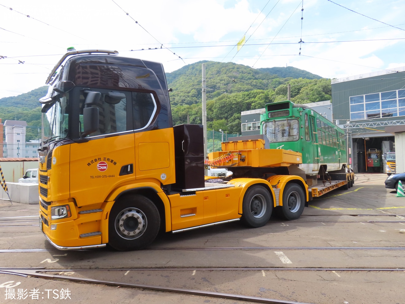 【札幌市交】240形244号が廃車・解体のため陸送の拡大写真