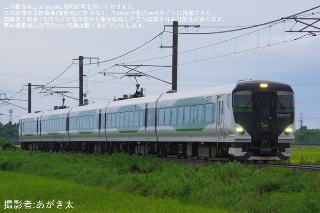 【JR東】E257系OM-52編成使用「夜行E257系『新宿発 村上行』」運転（1枚目）