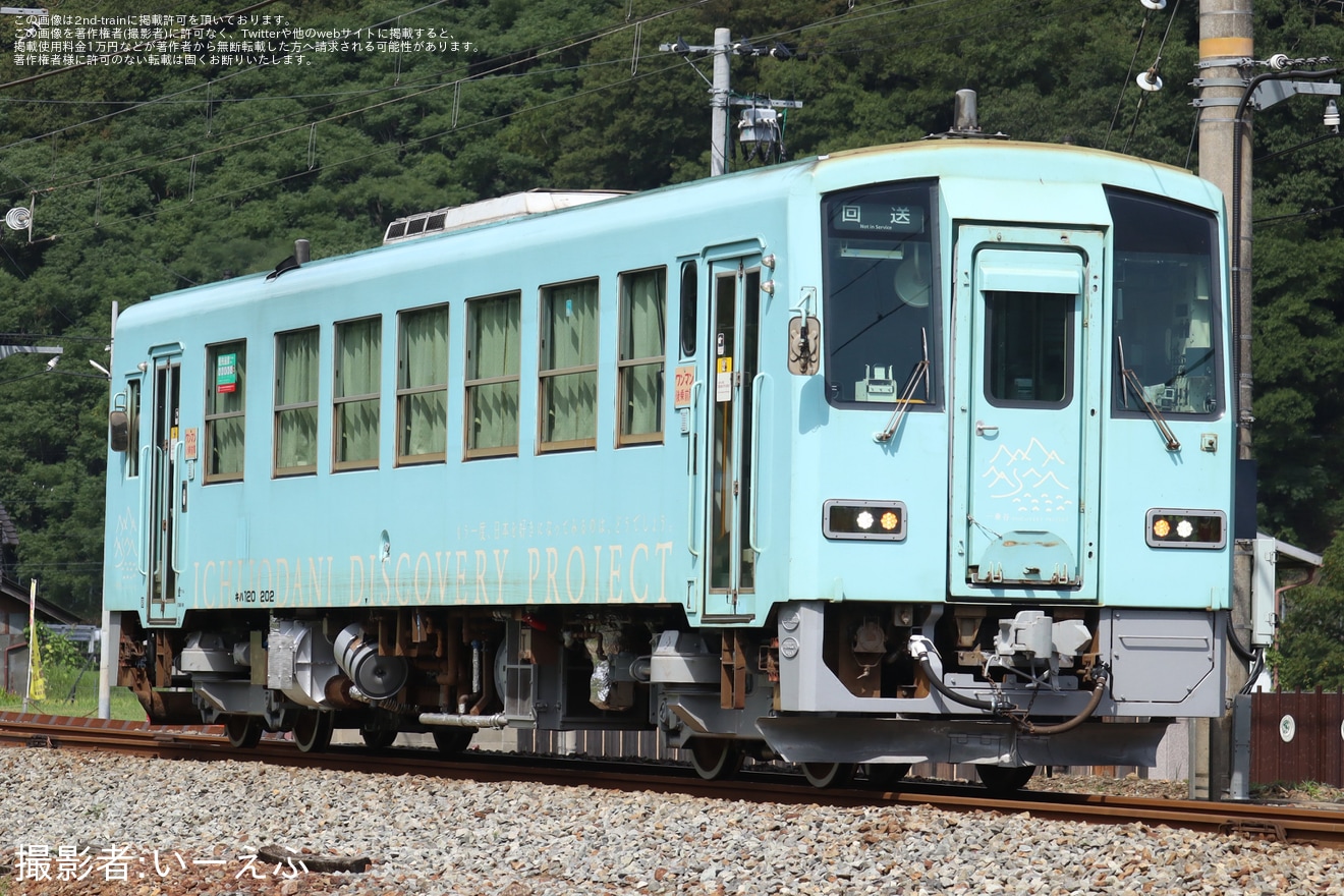 【JR西】キハ120-202が後藤総合車両所を出場し回送の拡大写真