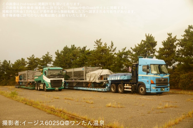 【不明】新型バラスト散布車とみられるホッパ車が新潟エリアで陸送（1枚目）