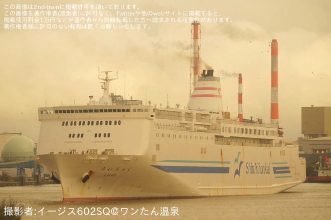 【不明】新型バラスト散布車とみられるホッパ車が新潟エリアで陸送（4枚目）