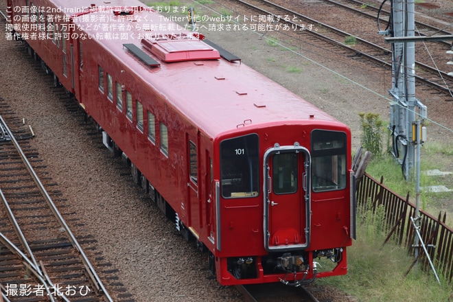 【JR北】「赤い星」キハ143-101+キハ143-151が苗穂工場を出場（3枚目）