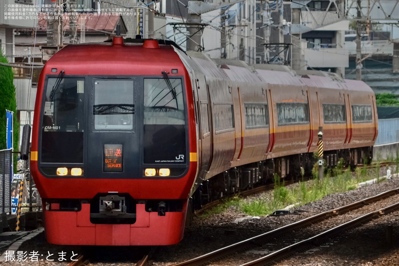 【JR東】現行色最後の253系OM-N01編成が大宮総合車両ベースへ入場の拡大写真