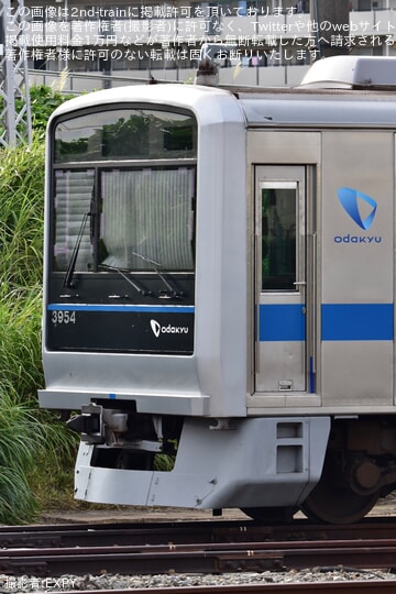 【小田急】3000形3654Fで前照灯・運転台機器が取り外された状態に