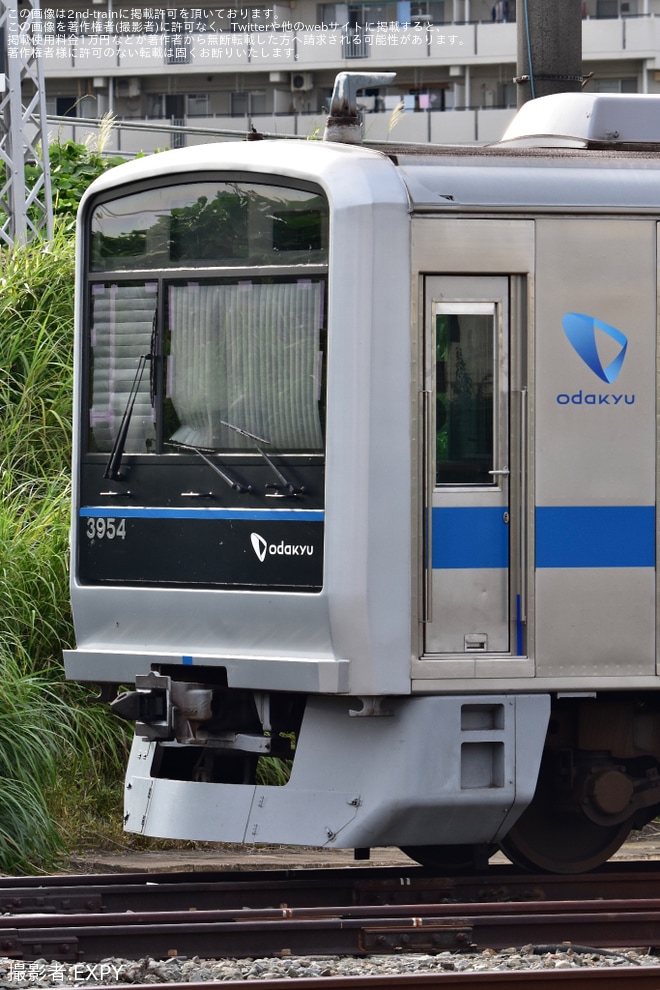 【小田急】3000形3654Fで前照灯・運転台機器が取り外された状態に（1枚目）