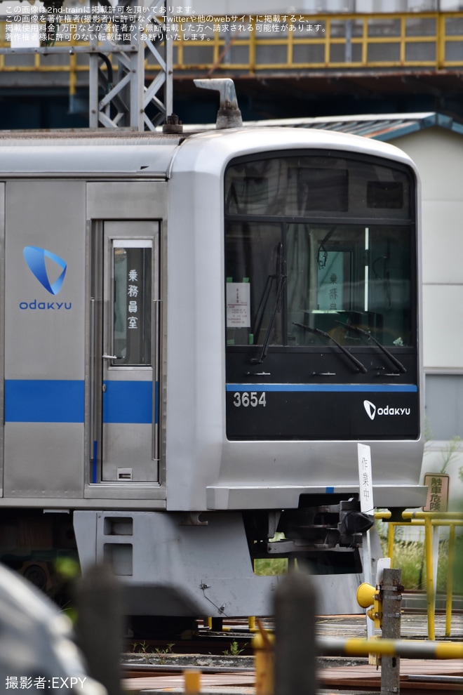 【小田急】3000形3654Fで前照灯・運転台機器が取り外された状態に（4枚目）